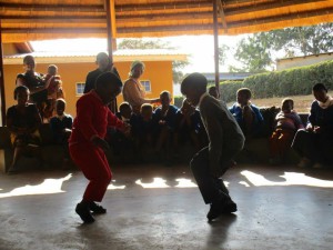 NIños bailando