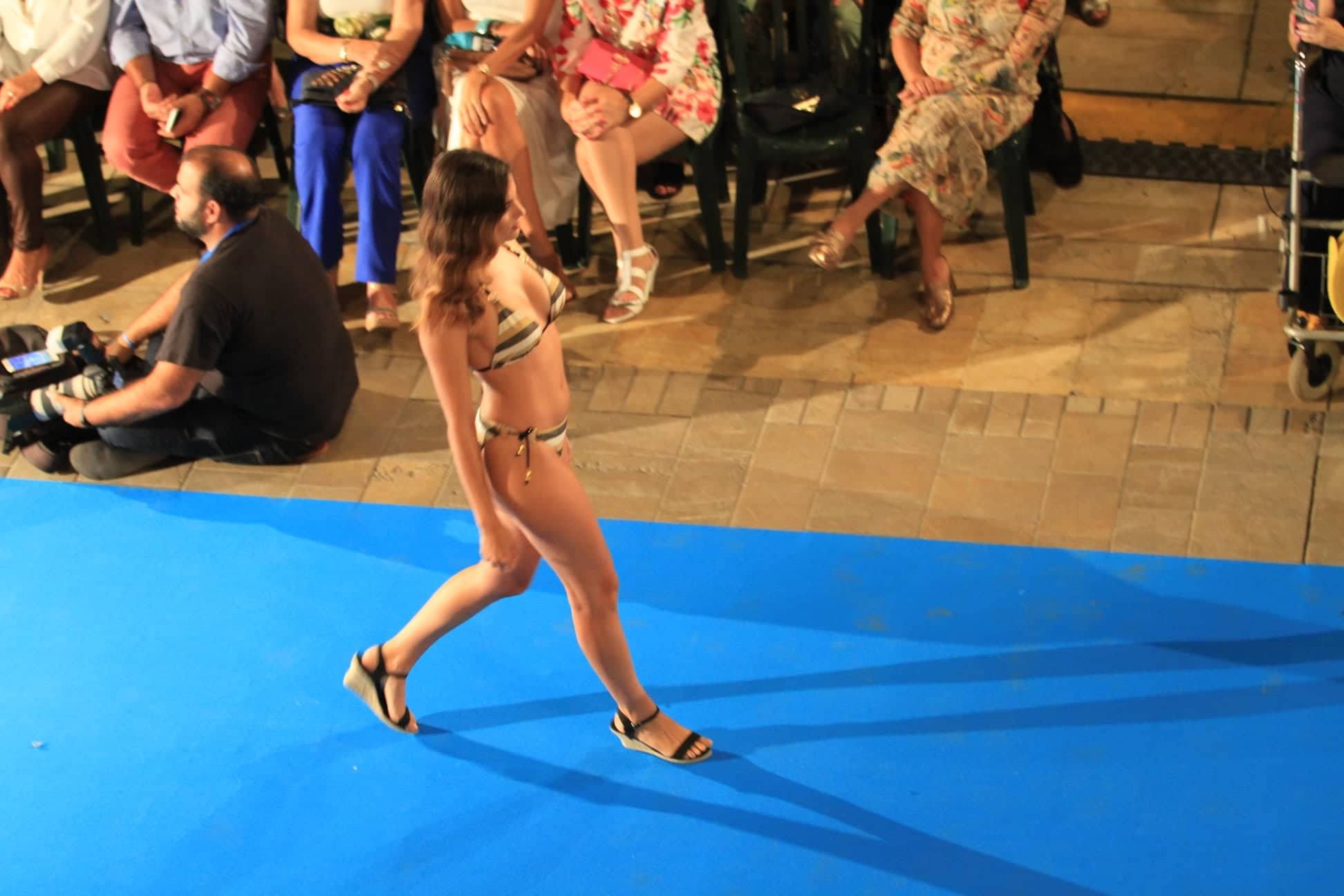 modelos desfilando en pasarela larios