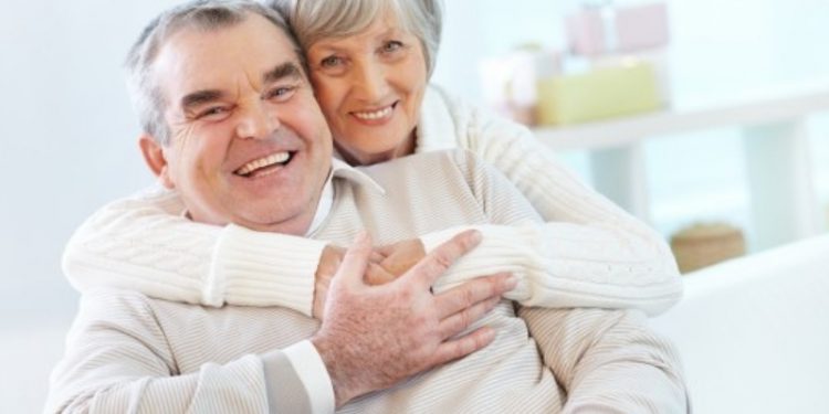 Si tu pareja tiene problemas auditivos sabes que en muchas ocasiones la comunicación no es fluida y ocasiona tensiones y conflictos