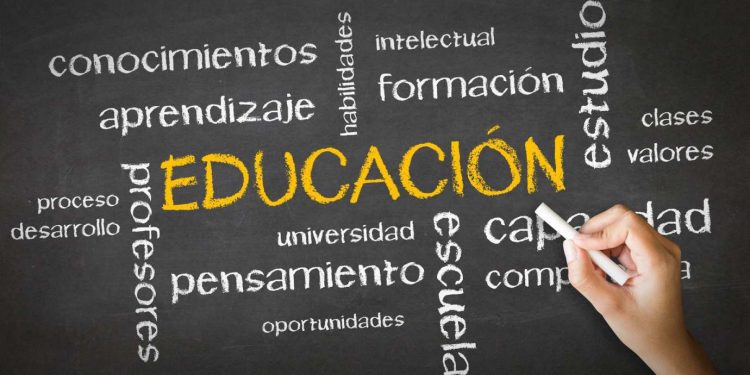 Educación lleva tilde