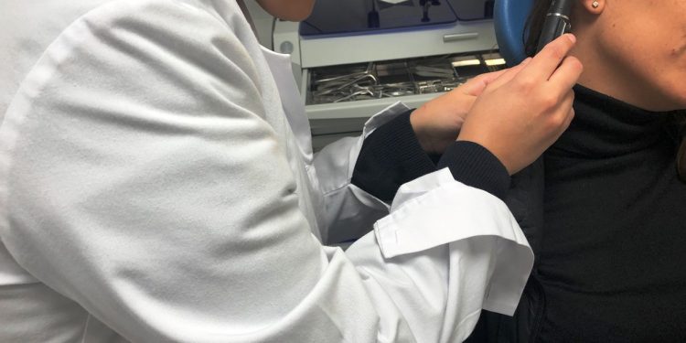 Los acúfenos afectan al 50 % de la población mayor de 50 años