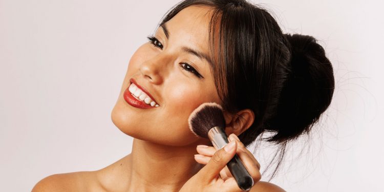 Como elegir la base de maquillaje para evitar el efecto máscara