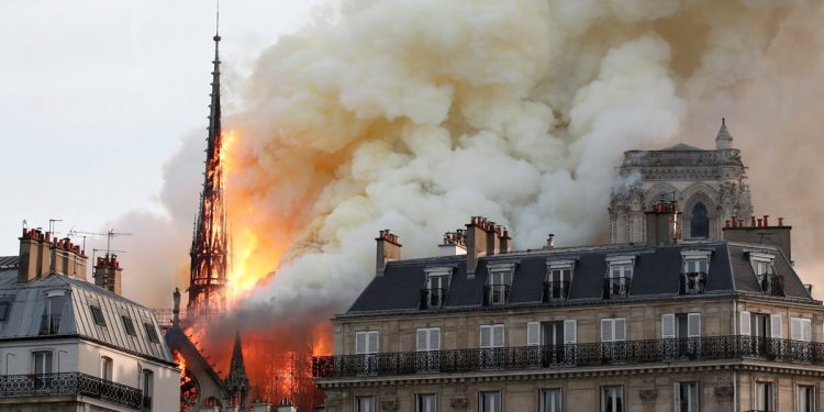 Se quema Notre Dame, y... ¿Algo más?