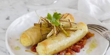 Canelones crujientes de brandada de bacalao con piquillos