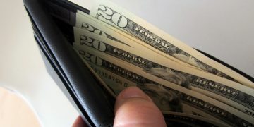 Honestidad: ¿Devolvería usted una cartera con dinero?