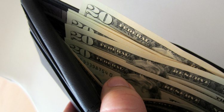 Honestidad: ¿Devolvería usted una cartera con dinero?