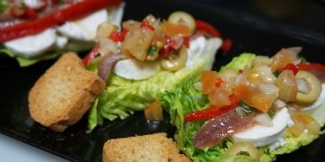Cogollos con queso y anchoas