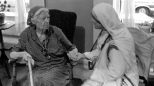 Dorothy Day con la madre Teresa