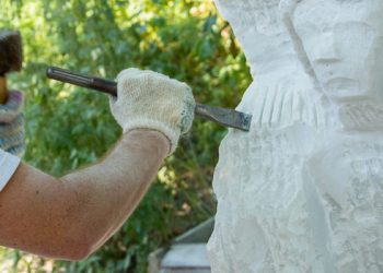 Demos un golpe de cincel