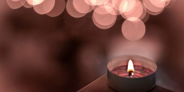 Solo el amor lo ilumina todo. La campaña de Cáritas esta Navidad.