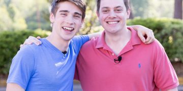 Protagonistas en la vida real, David Colton, y en la ficción de la película "Marca de vida"