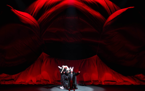 Imágenes de la ópera "Rigoletto" en el Teatro Real