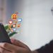 En la encrucijada digital. El rostro infantil de la influencia en redes sociales.