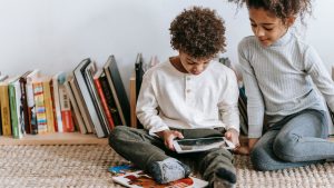 Niños con tabletas