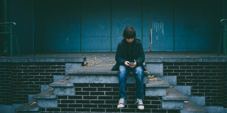 Padres ausentes: ¿Cómo afecta a la educación de los hijos?