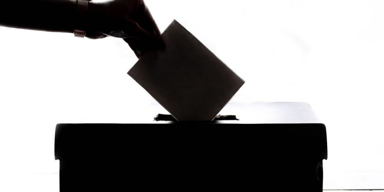 ¿Democracia hackeada? La crisis de la confianza