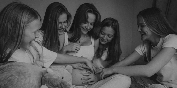 Tener hijos no es caro porque son un regalo en el que merece la pena invertirlo todo