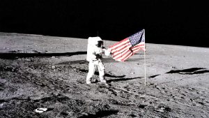 Ser humano en la luna