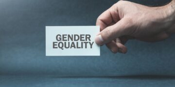 Padre y madre en la sociedad woke