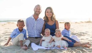 Nick Vujicic con su mujer y sus cuatro hijos