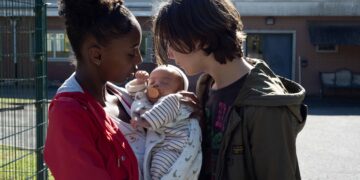 Maternidad precoz, fragilidad y defensa de la vida en ‘Recién nacidas’